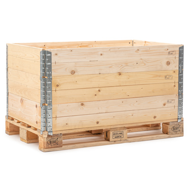 Para la fabricación de los collares o cercos de madera se obtiene la madera de bosques con certificado FSC o PEFC. Posteriormente se lleva al aserradero sonde se optimiza el corte. 